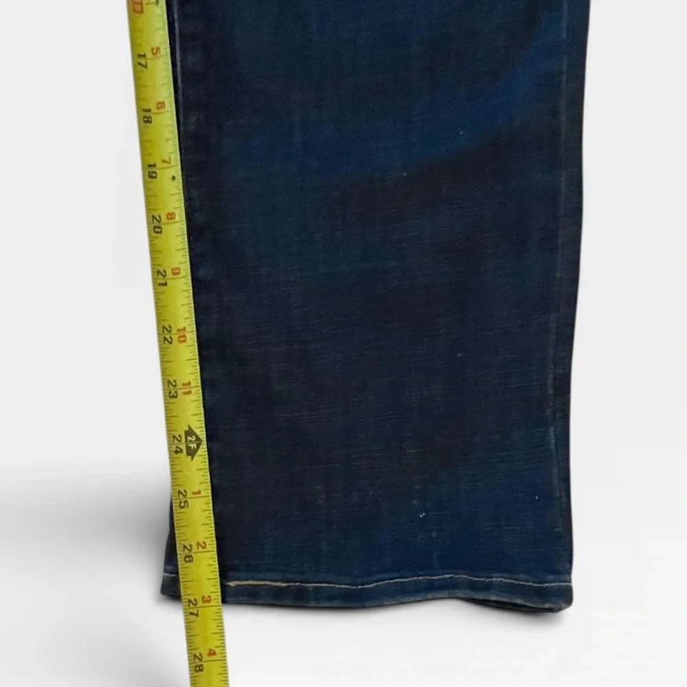 Levi's Classic Straight Leg Jeans Dark Wash Blue Women's Size 31 x 28 12 Short - Picture 5 of 11